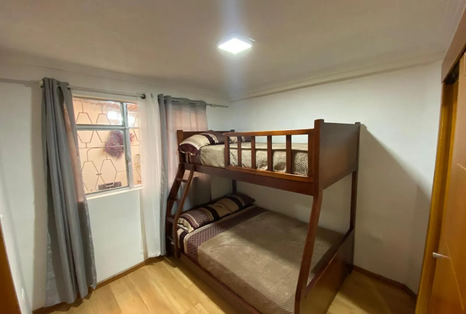 Apartment Elegante Suite Para 6 Personas Con Parqueadero Incluido Cuenca