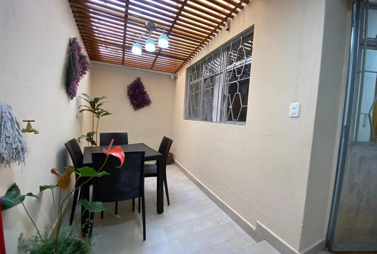 Elegante Suite Para 6 Personas Con Parqueadero Incluido Cuenca